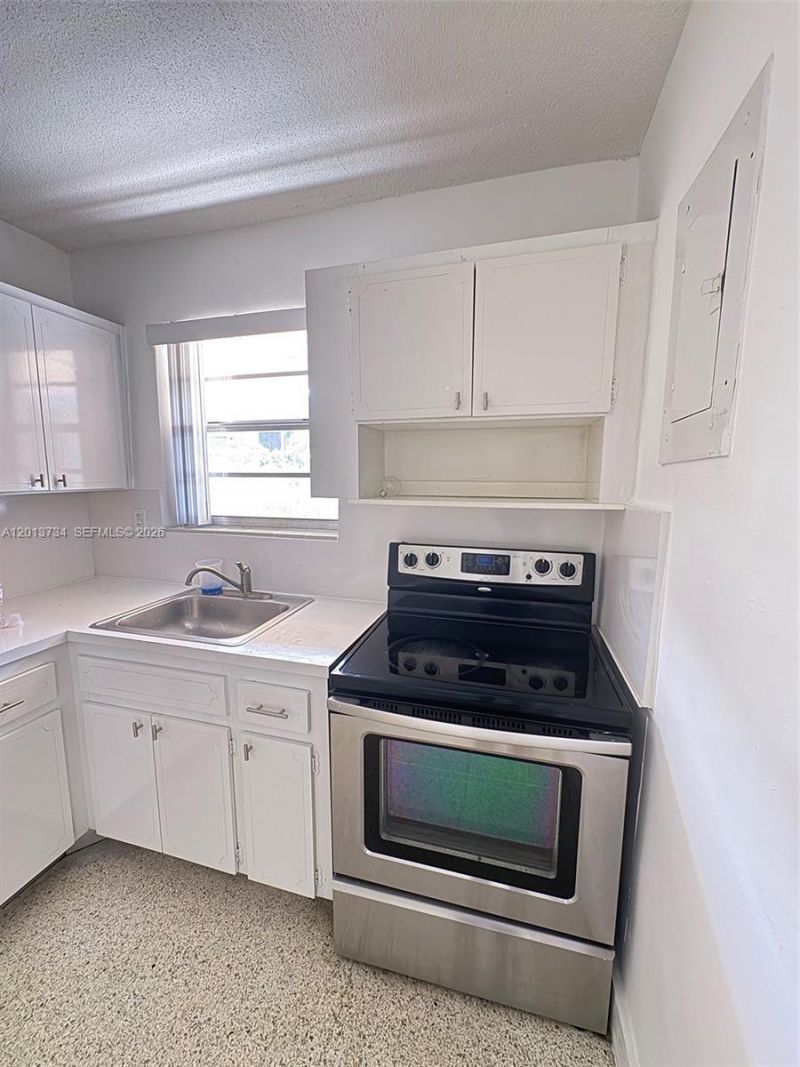 6373 SW 8th St , Unit 5, Miami, FL 33144 Photo
