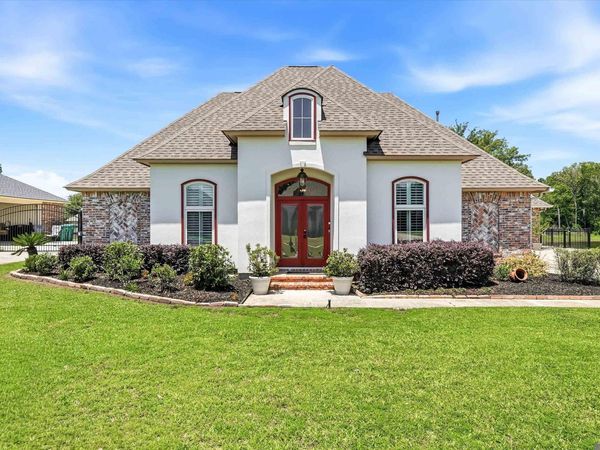 2095 High Point Dr, Zachary, LA 70791