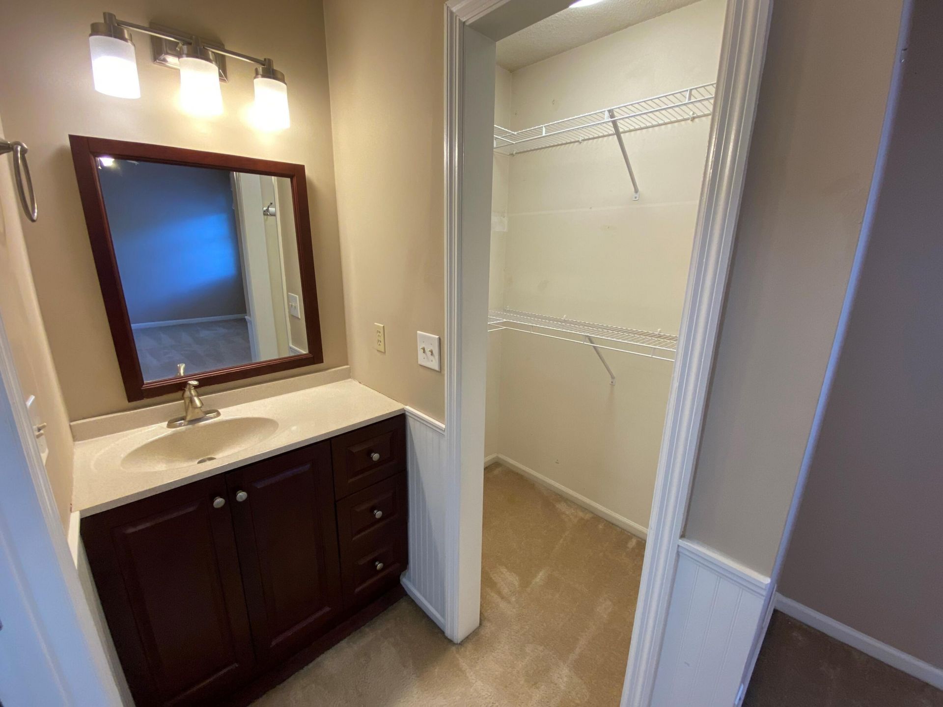 985 Bay Tree Circle Photo 22