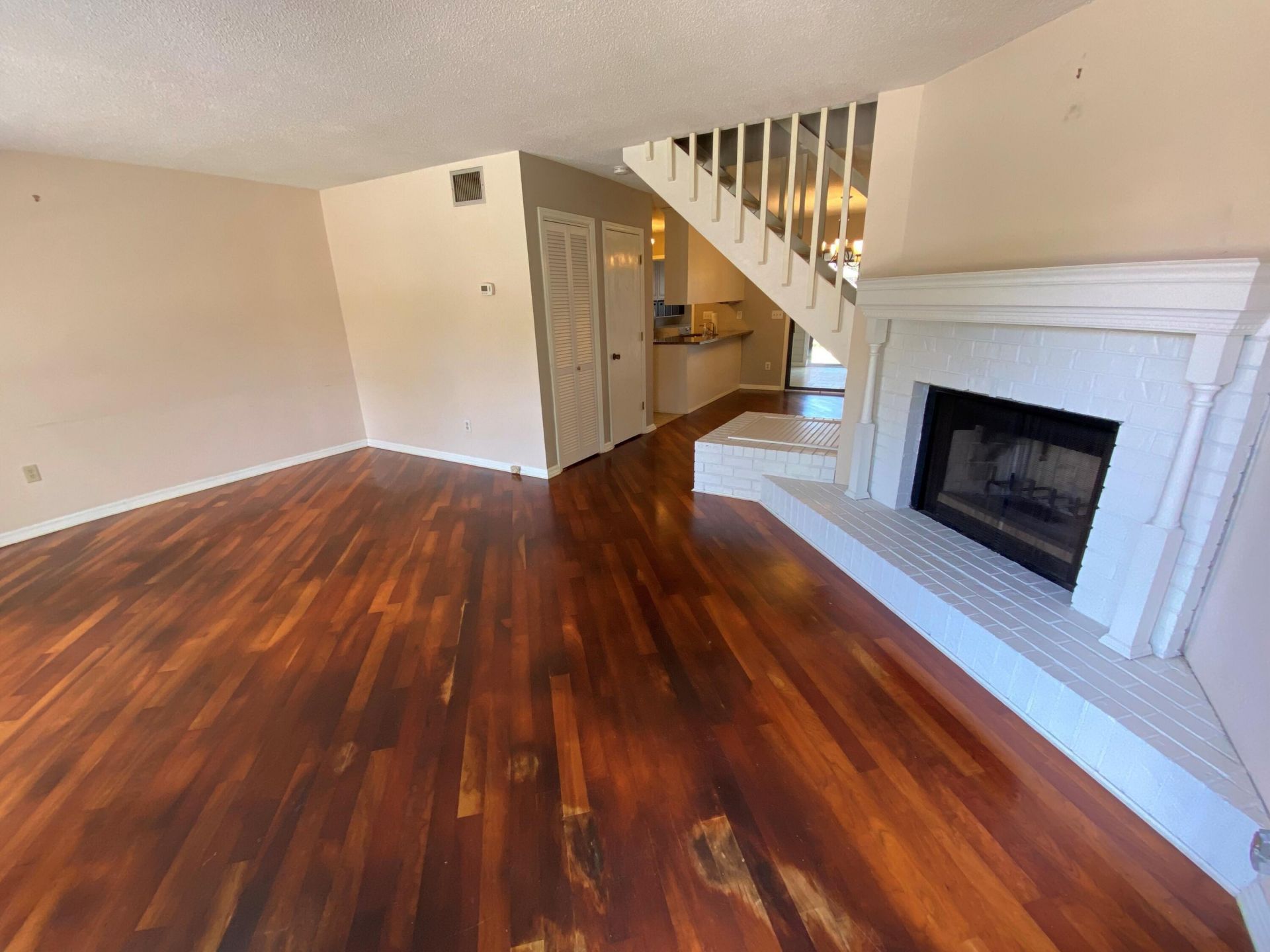 985 Bay Tree Circle Photo 4