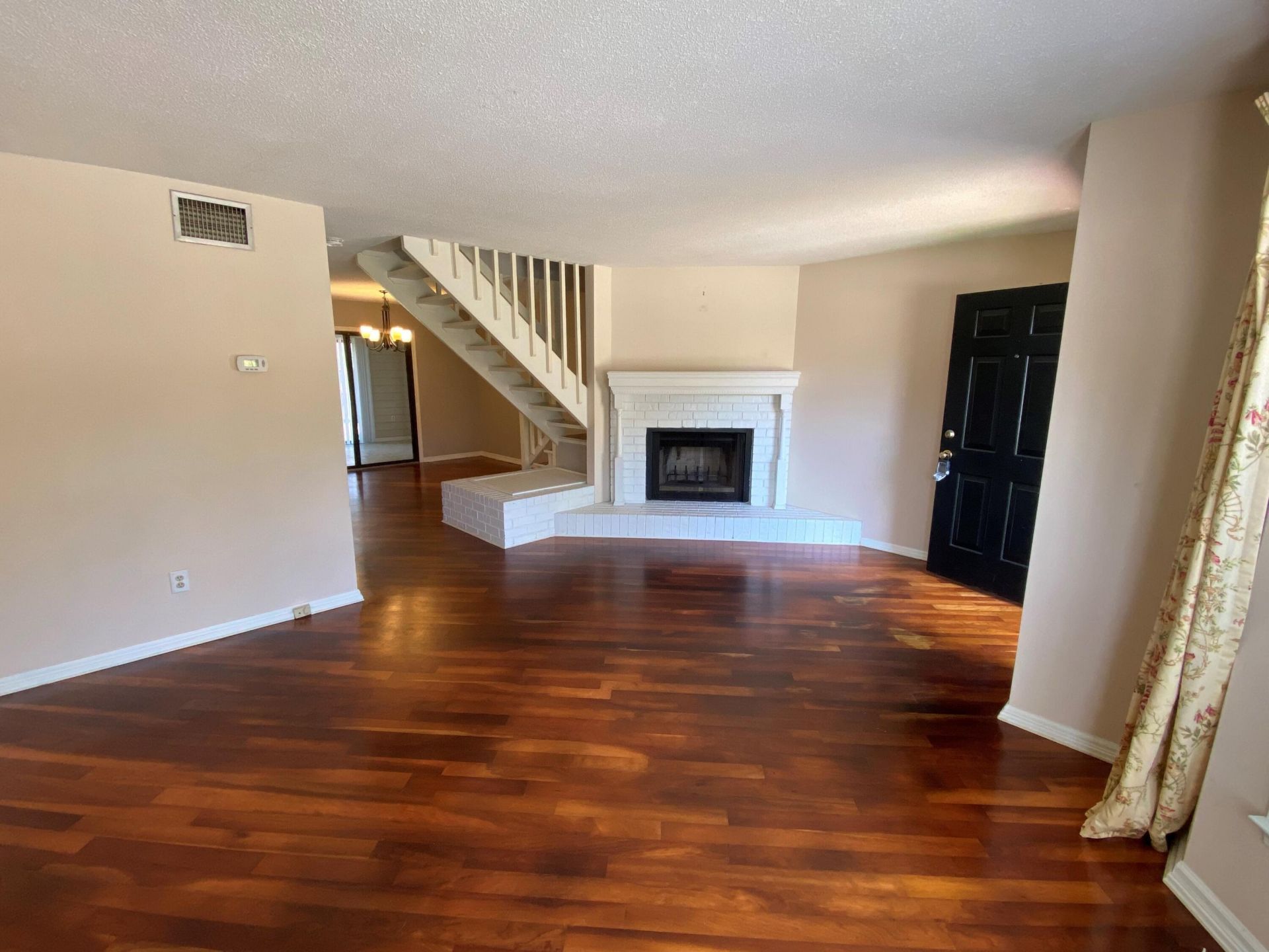 985 Bay Tree Circle Photo 5