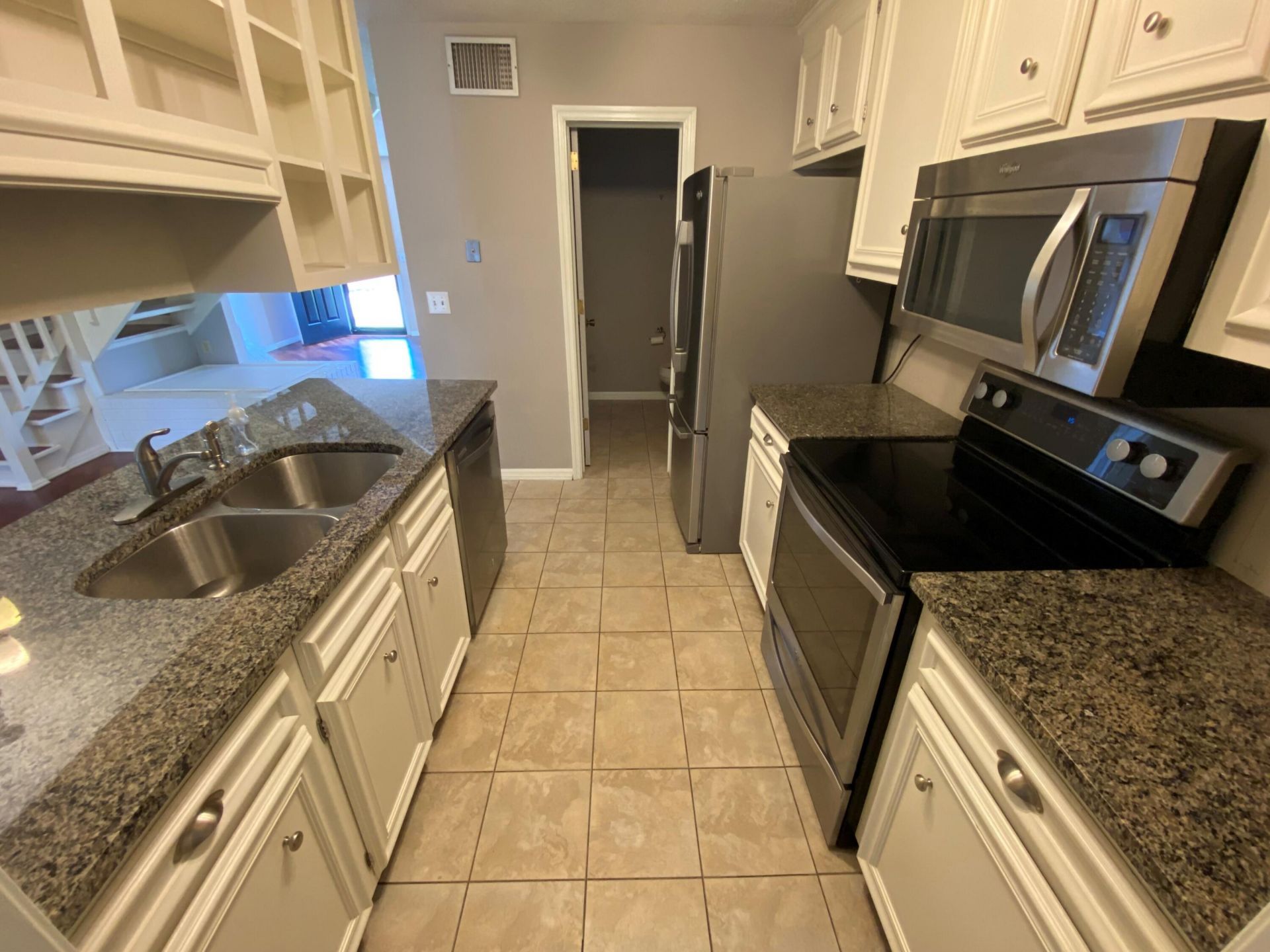 985 Bay Tree Circle Photo 9