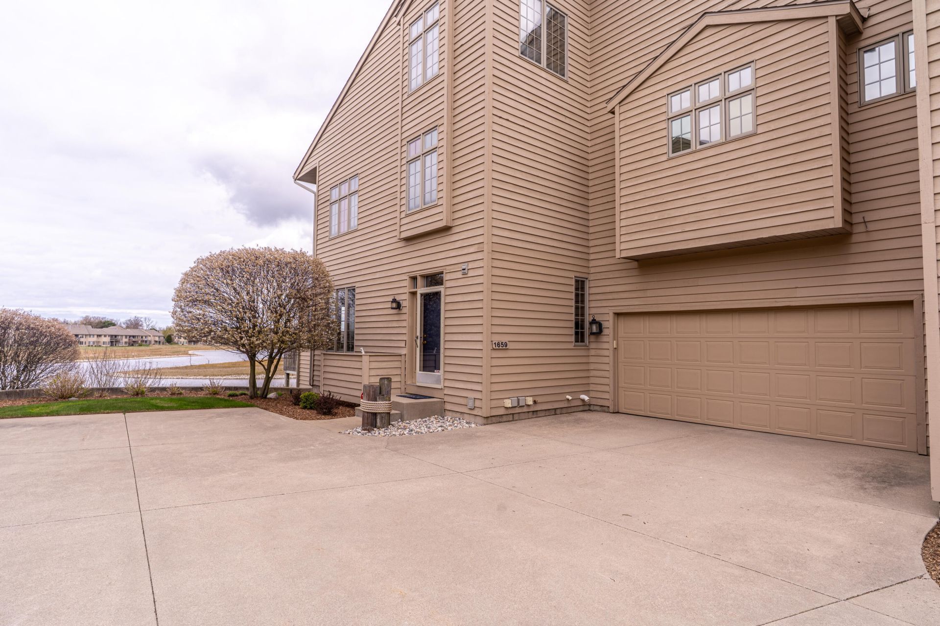 1659 E Harbour Towne Circle, Muskegon, MI 49441 Main Photo