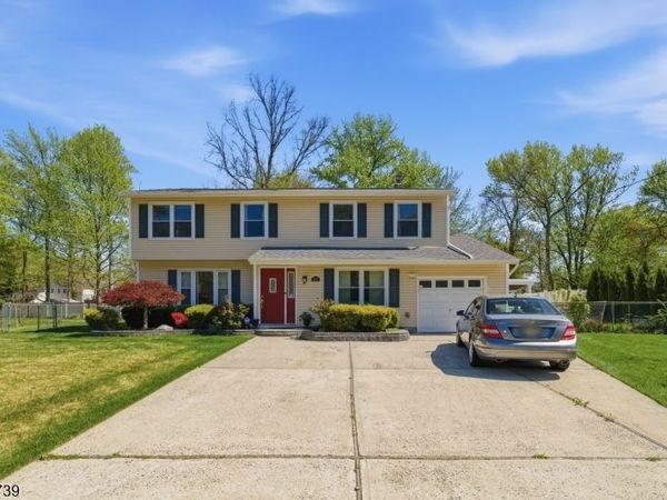 1622 Taylor Dr, North Brunswick, NJ 08902