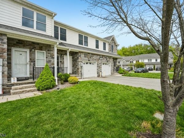 26 Decroce Ct, Unit 26, Parsippany-Troy Hills, NJ 07054