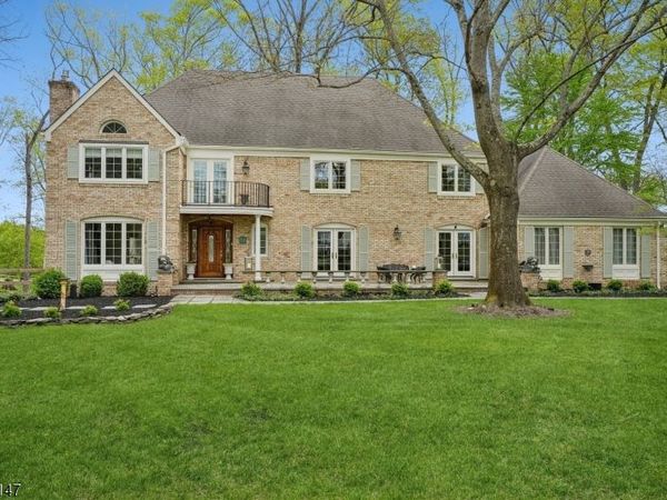 4 Flintlock Rd, Readington, NJ 08822