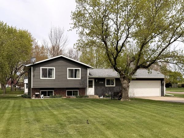 1710 River Road , Windom, MN 56101