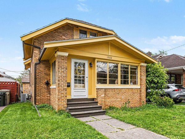 1922 Beverly Place, South Bend, IN 46616