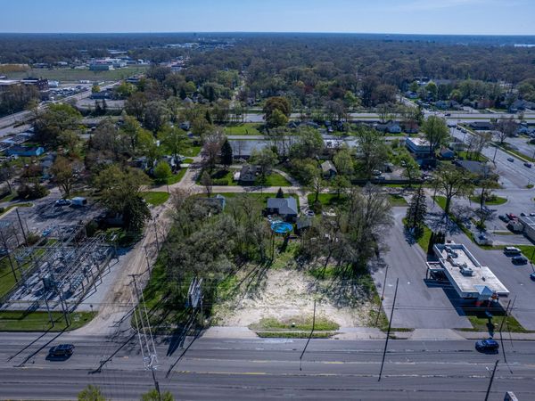 2906 Henry Street, Norton Shores, MI 49441