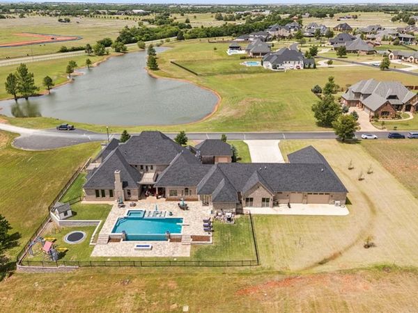 4446 Blackthorn Drive, Edmond, OK 73012