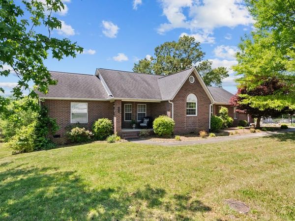 2415 Pointe Cove Circle, Cookeville, TN 38506