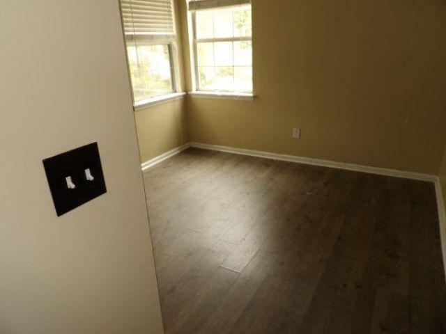 105 Fairbury Drive Photo 11