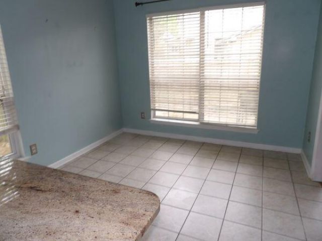 105 Fairbury Drive Photo 5