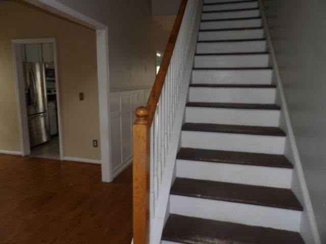 105 Fairbury Drive Photo 6