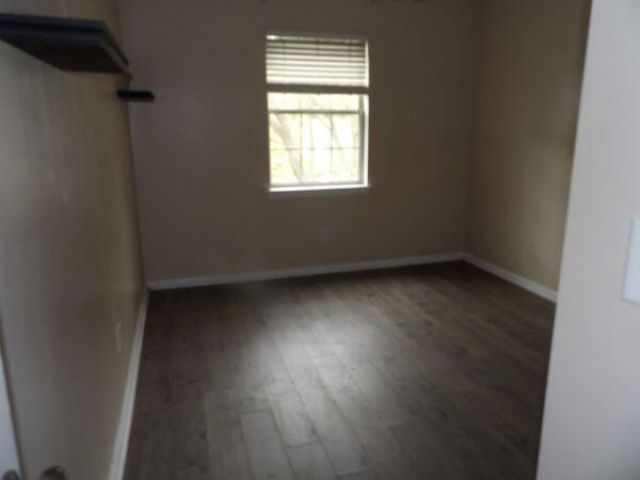 105 Fairbury Drive Photo 9