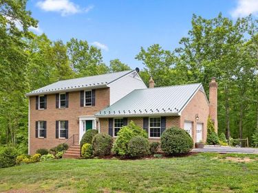 5099 COURTNEYS CORNER ROAD, SUMERDUCK, VA 22742