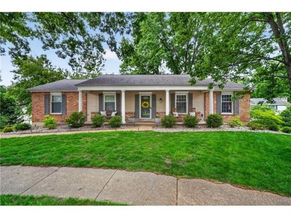 15580 Clover Ridge Drive, Chesterfield, MO 63017