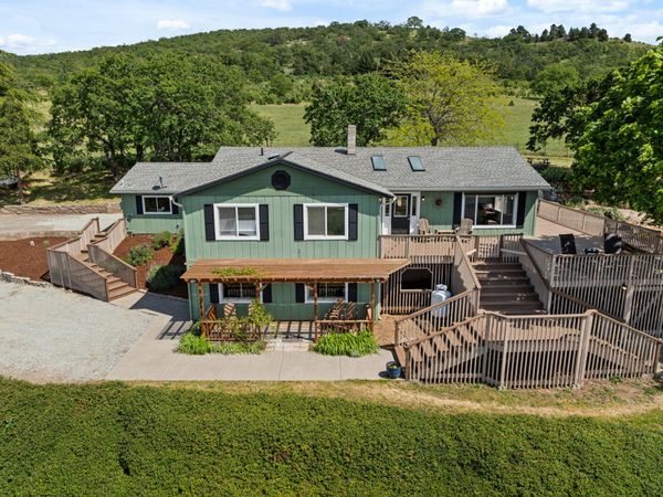 2140 N Valley View Road, Ashland, OR 97520