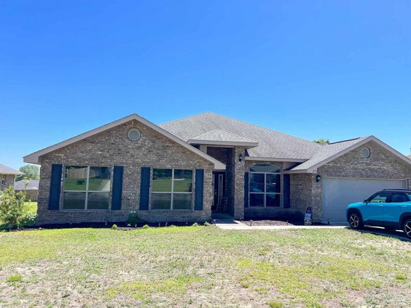 5573 Hannah St, Milton, FL 32570