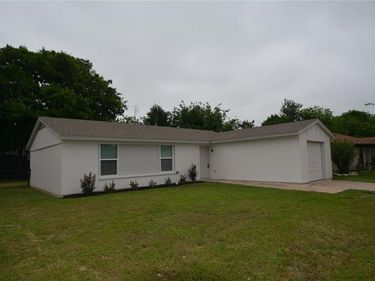 3829 Arnold Drive, Fort Worth, TX 76140