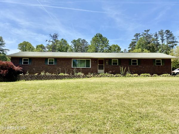 1513 N Campbell Station Rd, Knoxville, TN 37932