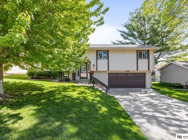12118 Erskine Circle, Omaha, NE 68164