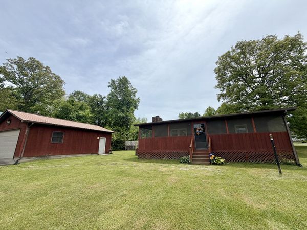 115 1st St , Monteagle, TN 37356