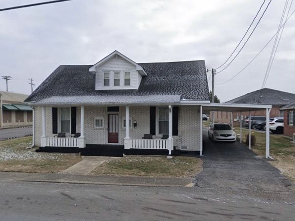305 College St , Lafayette, TN 37083