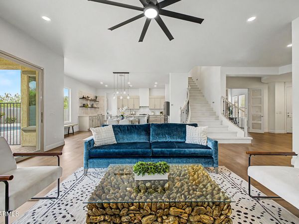 8539 W MIDWAY Avenue, Glendale, AZ 85305