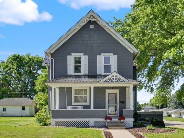 303 SE 5th Avenue, Dyersville, IA 52040