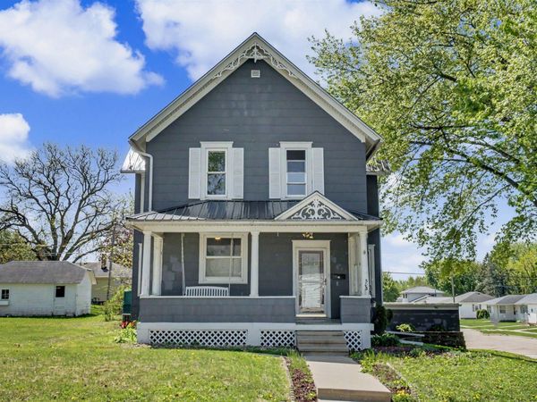 303 SE 5th Avenue, Dyersville, IA 52040