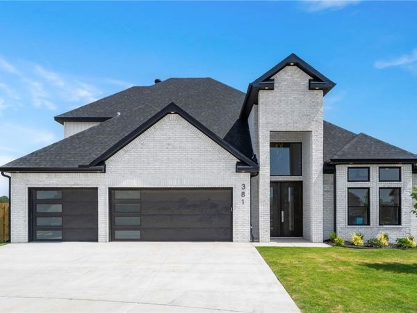 420 Hedge Drive , Centerton, AR 72719
