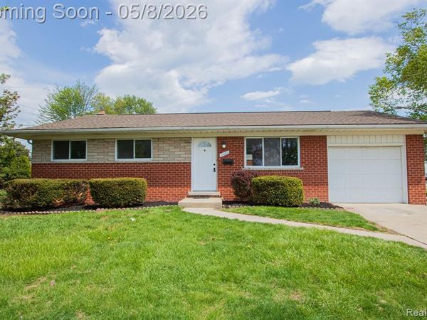 31000 Fall, Fraser, MI 48026