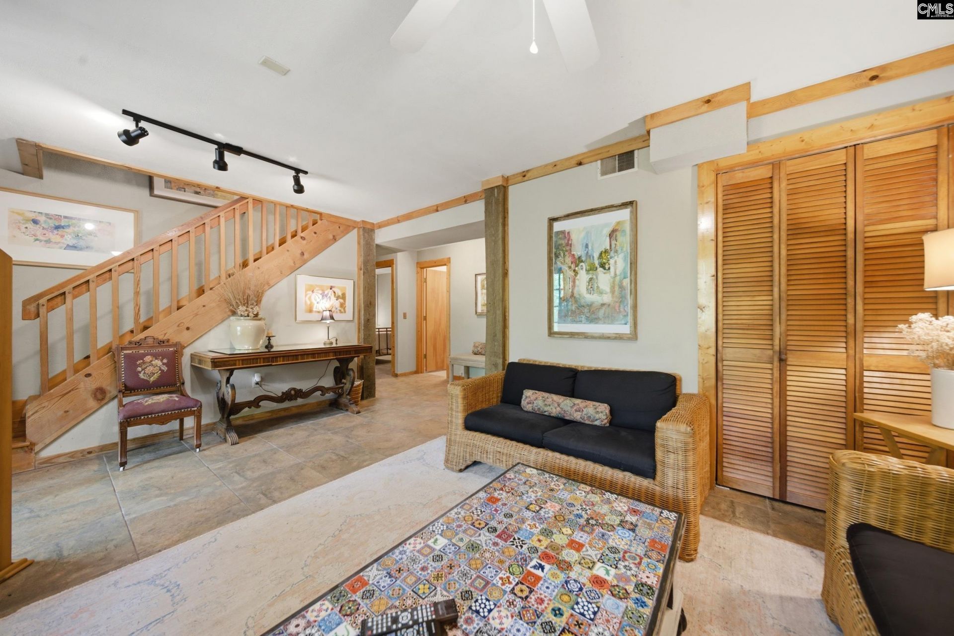601 Mack  Photo 10