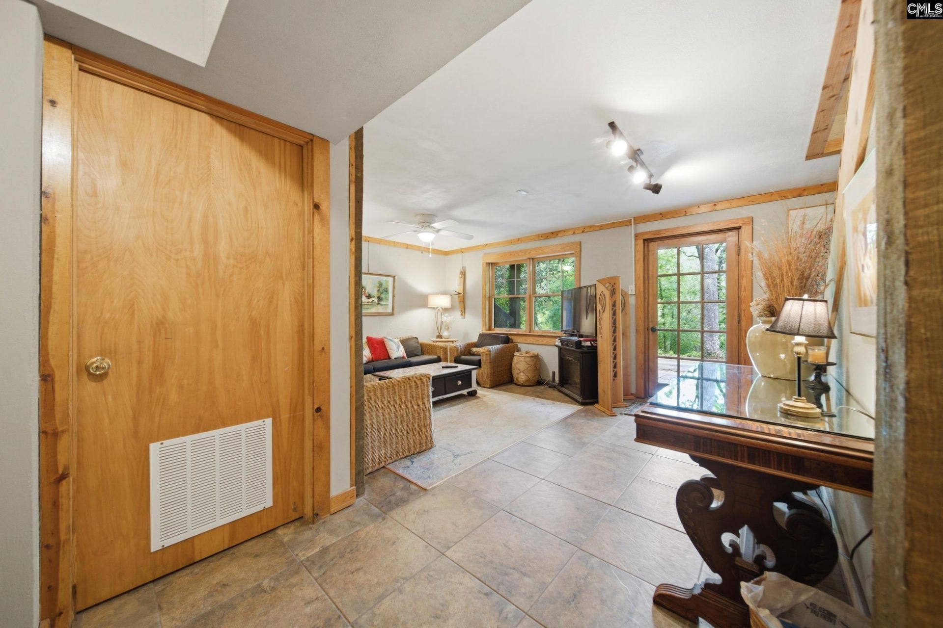 601 Mack  Photo 12