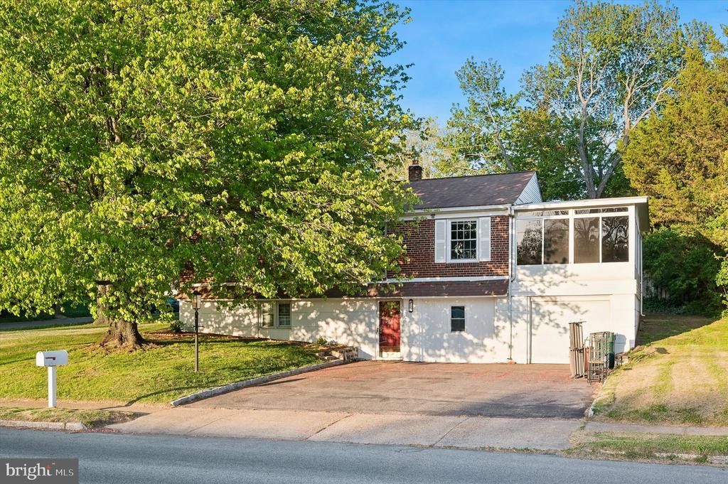 33 CEDAR GROVE ROAD , CONSHOHOCKEN, PA 19428