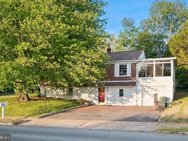 33 CEDAR GROVE ROAD, CONSHOHOCKEN, PA 19428