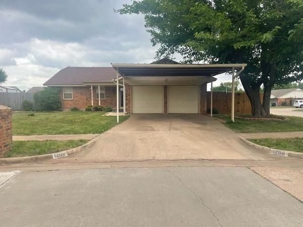 1208 S Bouziden Drive, Moore, OK 73160
