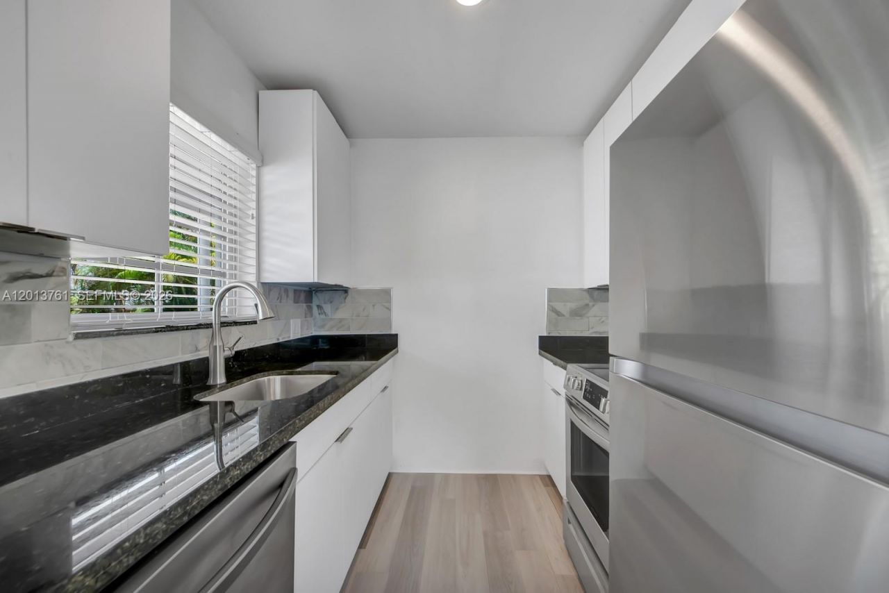 570 NE 68th St , Unit 8, Miami, FL 33138 Photo