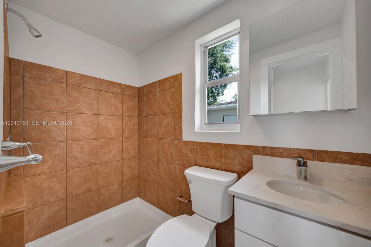 570 NE 68th St , Unit 8, Miami, FL 33138 Photo