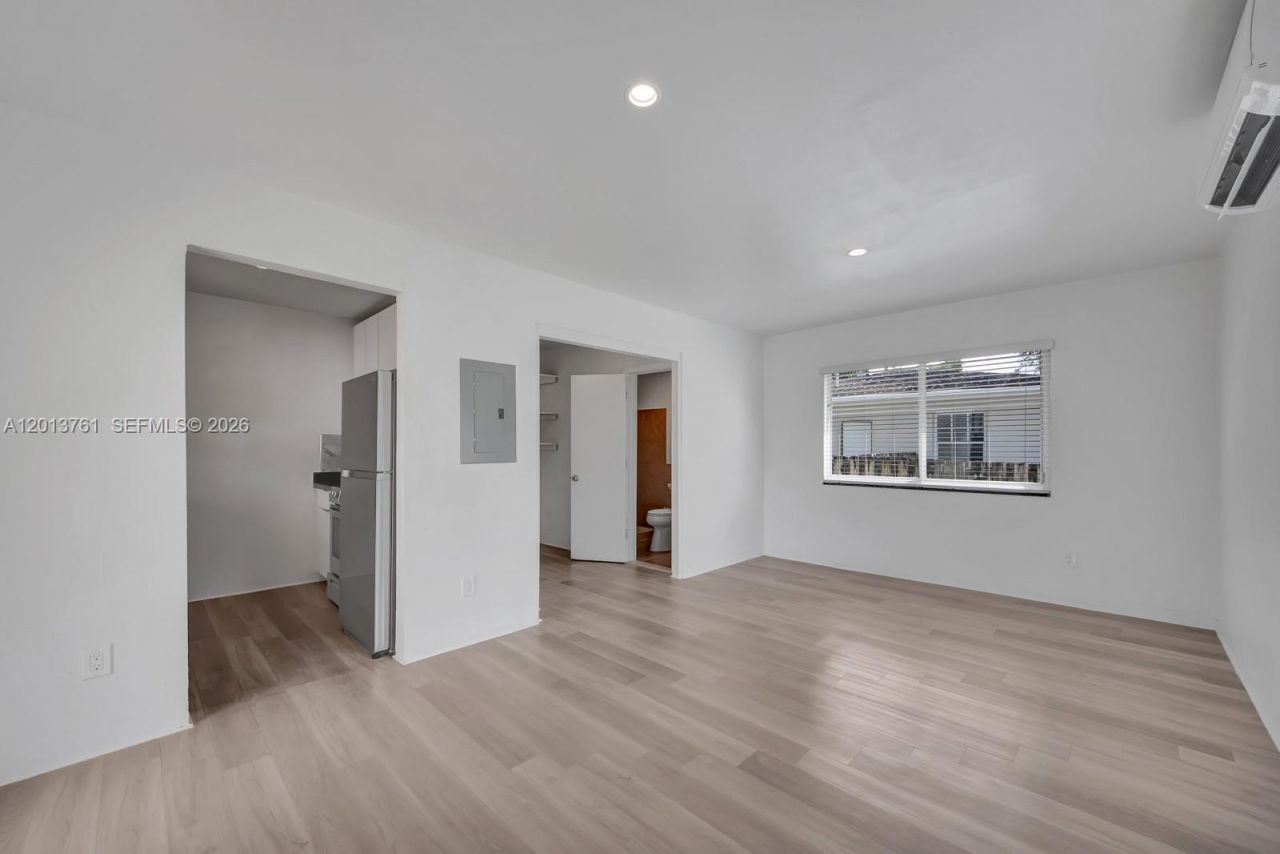 570 NE 68th St , Unit 8, Miami, FL 33138 Photo