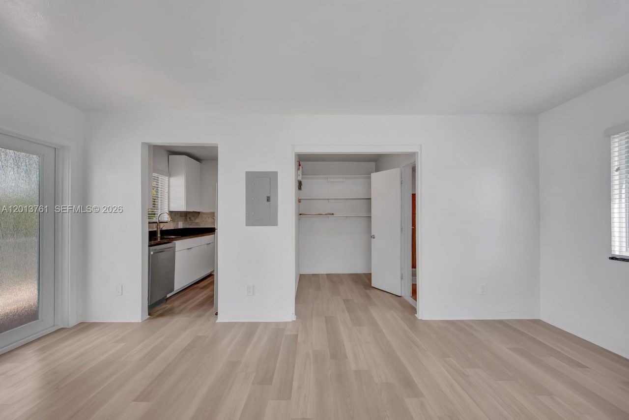 570 NE 68th St , Unit 8, Miami, FL 33138 Photo