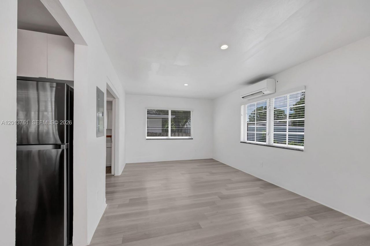 570 NE 68th St , Unit 8, Miami, FL 33138 Photo