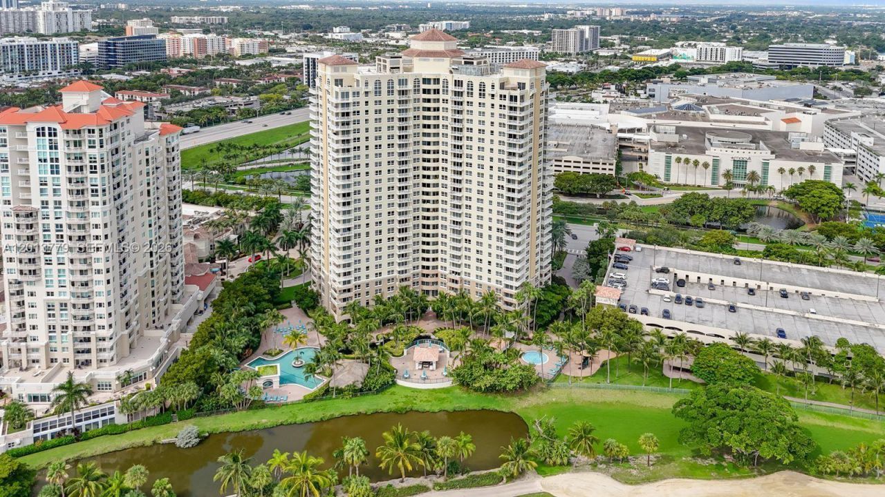19501 W Country Club Dr, Unit 2415, Aventura, FL 33180 Photo