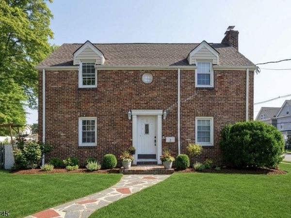 2 Lloyd Pl, Belleville, NJ 07109