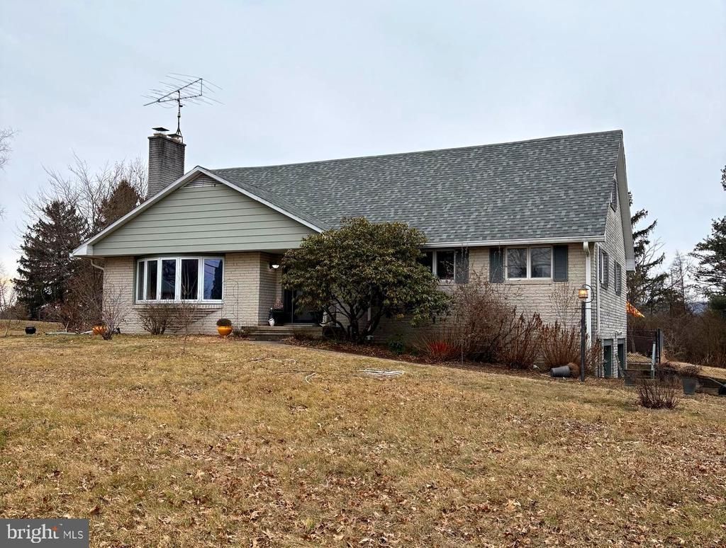 218 THREE SQUARE HOLLOW ROAD , NEWBURG, PA 17240