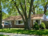 9913 Harnew Road W, Oak Lawn, IL 60453 primary photo