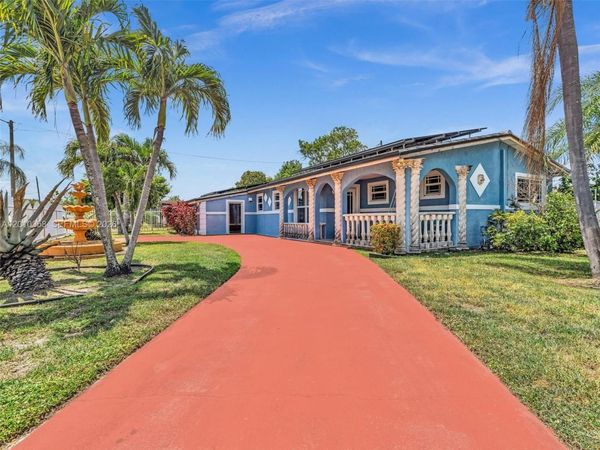 4301 NW 185th St , Miami Gardens, FL 33055