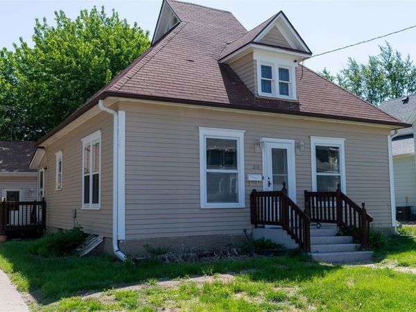 218 E 1st Street, Pella, IA 50219