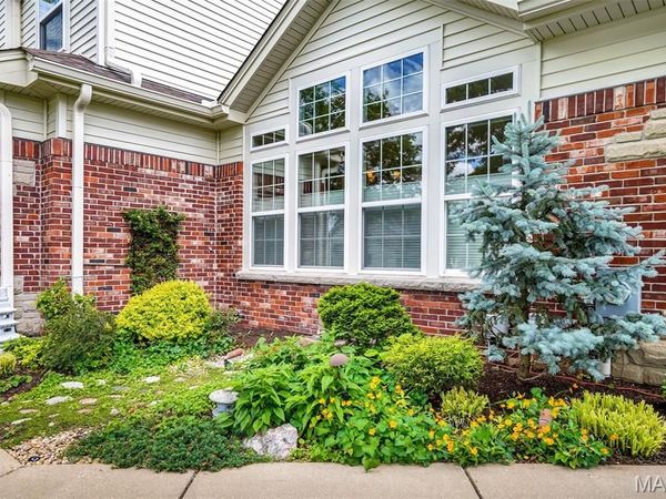 14762 Thornbird Manor Parkway Parkway, Chesterfield, MO 63017